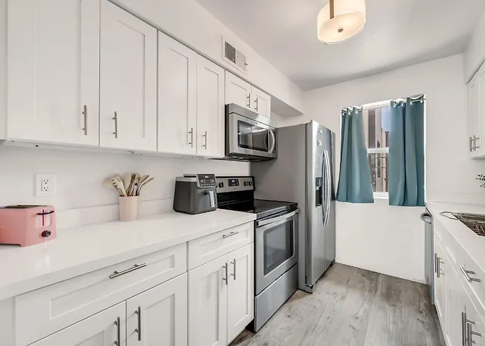 Modern 2 Bed Near Honorhealth Asu And Town Free Parking Apartment